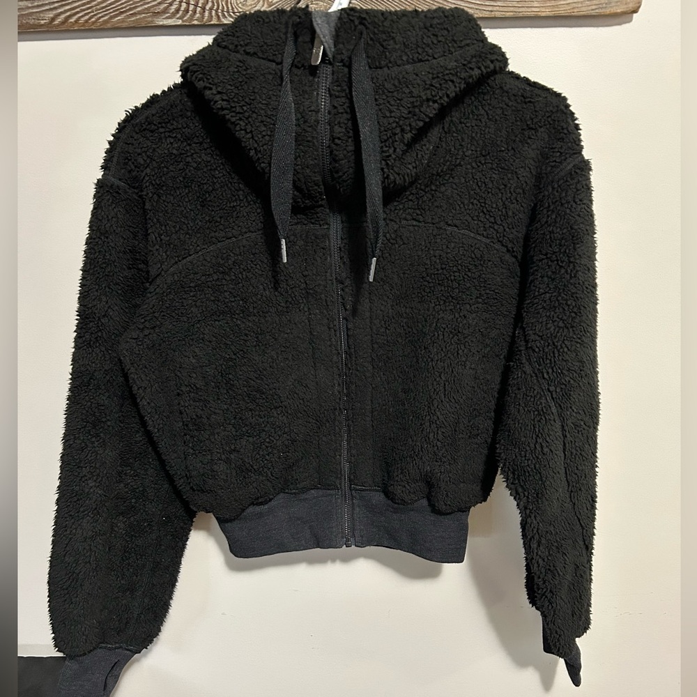 Lulemon Cropped sherpa zip up sweater